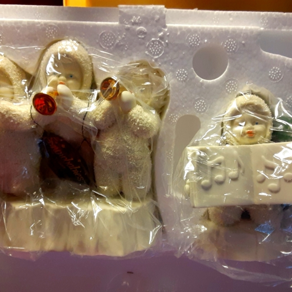 2 collectable Snowbabies